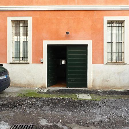 Enchanting Loft Between History And Tranquility Milan Bagian luar foto