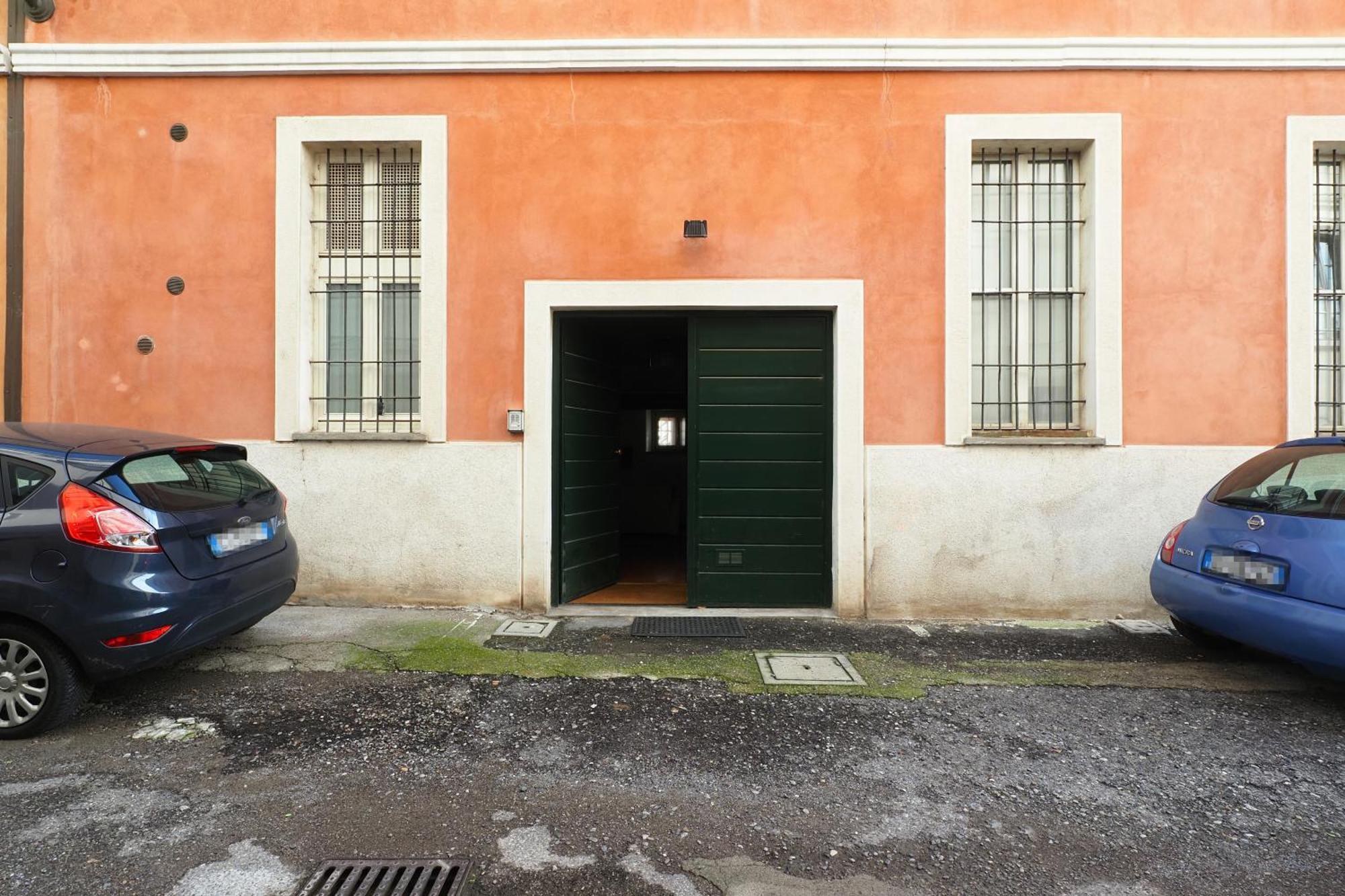 Enchanting Loft Between History And Tranquility Milan Bagian luar foto