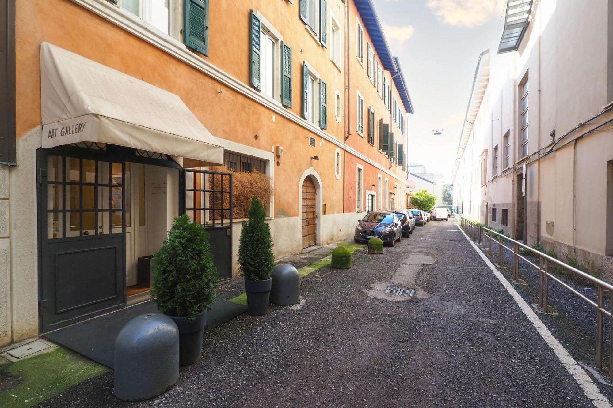 Enchanting Loft Between History And Tranquility Milan Bagian luar foto