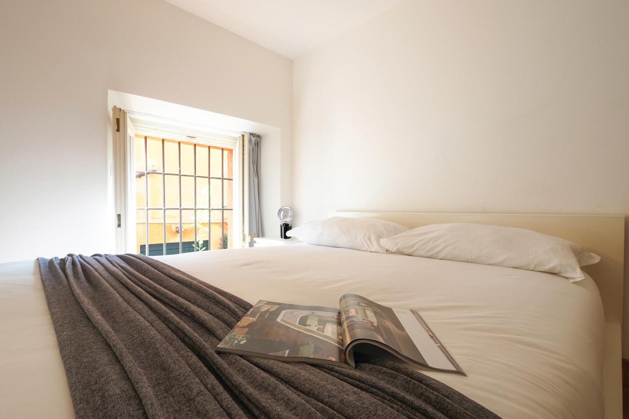 Enchanting Loft Between History And Tranquility Milan Bagian luar foto